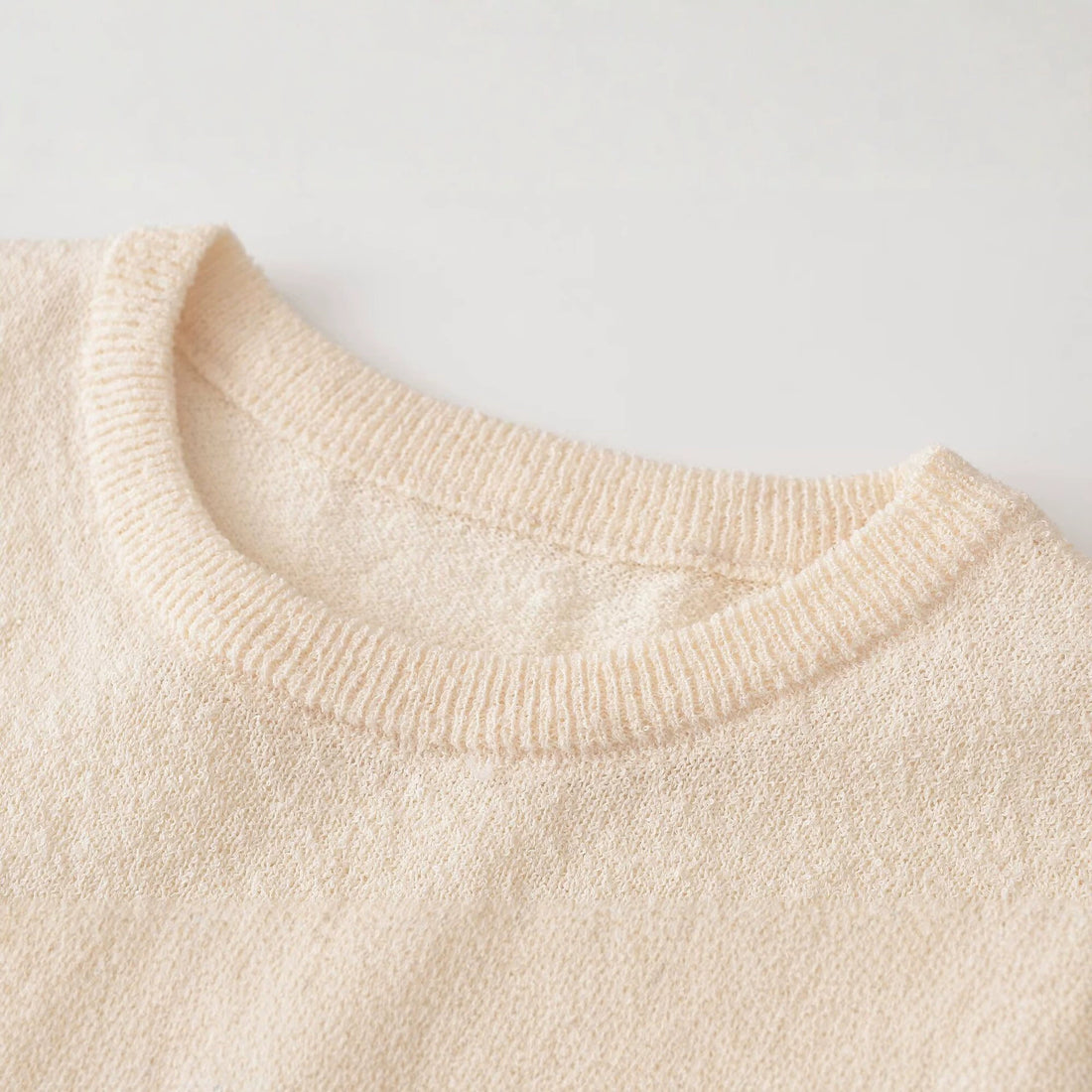 Damen Feinstrickpullover mit Spitzenbesatz und Bogenkante Echoarchiv