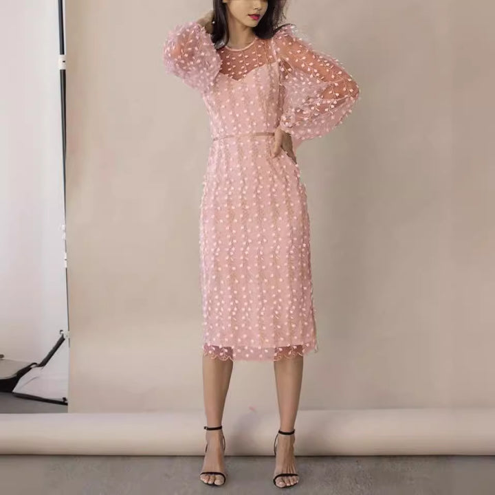 Damen Kleid mit transparenten Puffärmeln und floralem Stickdesign Echo Archiv