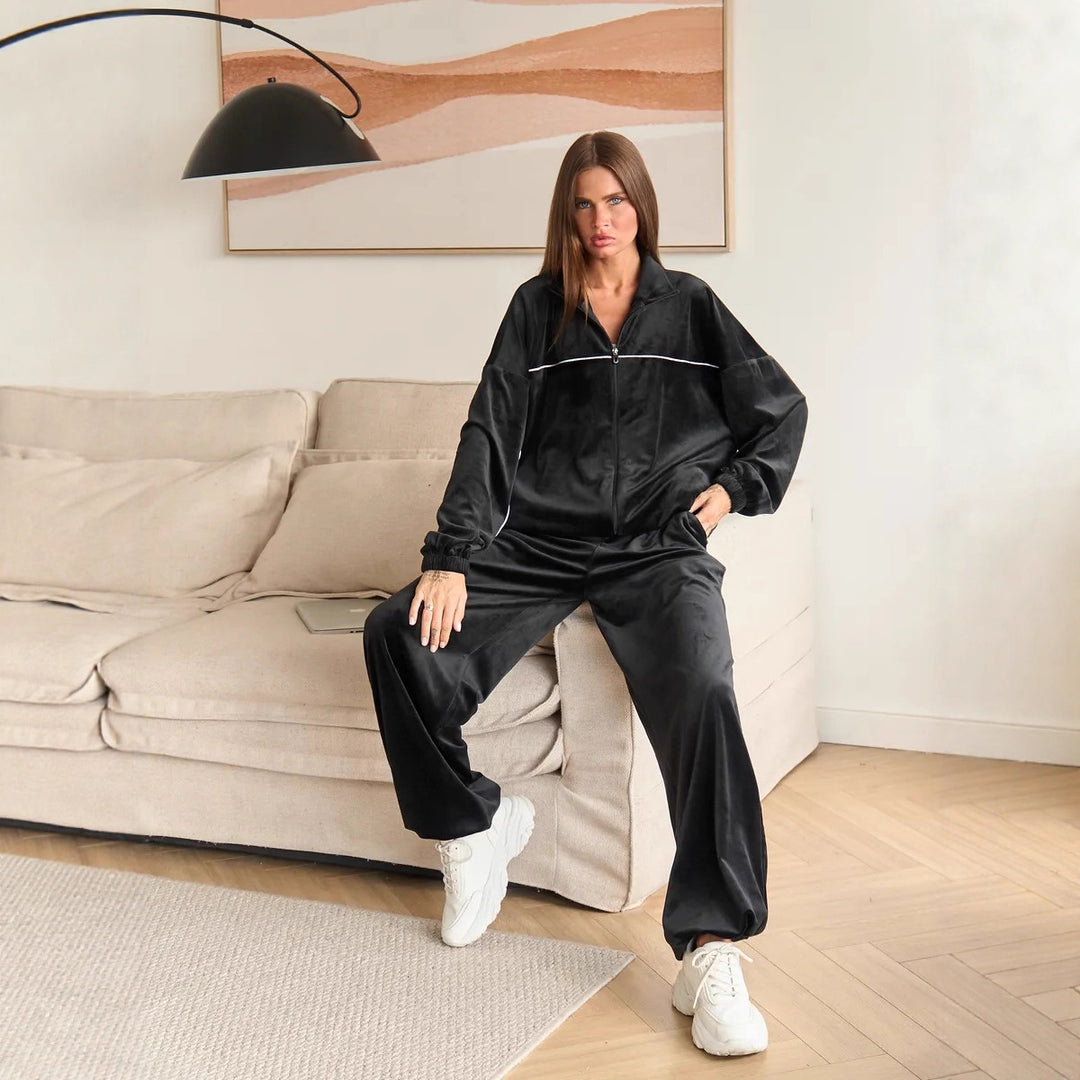 Damen Palazzo-Lounge-Set aus seidig-weichem Nicki mit hoher Kragenblende, Oversize-Passform und elastischer Bundhose – Élanora