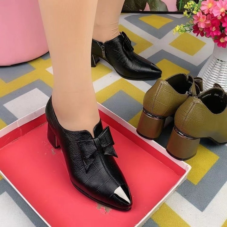 Damen nan elegante Pumps mit spitzer Metallkappe, dekorativer Schleife, seitlichem Reißverschluss und mittelhohem Blockabsatz Echo Archiv