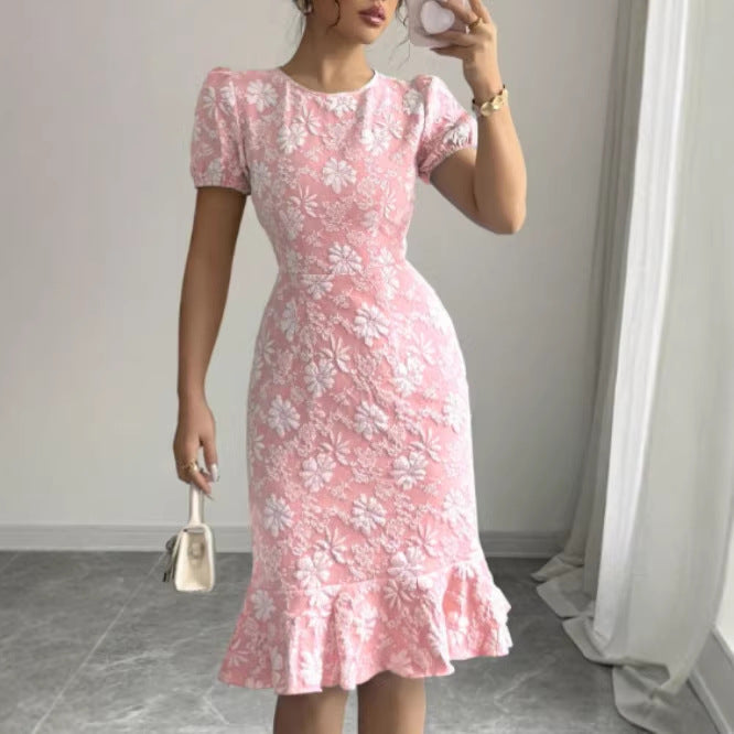 Damen Kleid mit floralem Spitzenmuster und fließendem Saum Echo Archiv