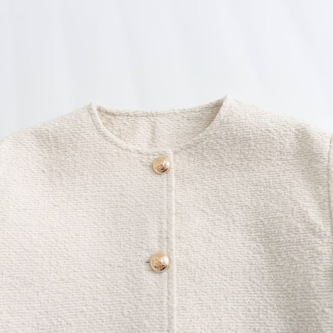 Damen Boxy-Boucléjacke mit Rundhalsausschnitt, Zierknopfleiste und Pattentaschen Echoarchiv