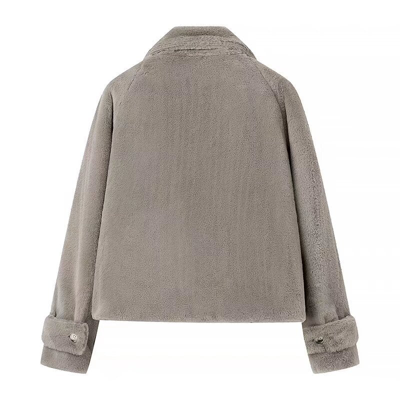 Damen Kurz geschnittene Teddy‑Fleecejacke mit Hemdkragen, verdeckter Knopfleiste und Eingrifftaschen Echo Archiv