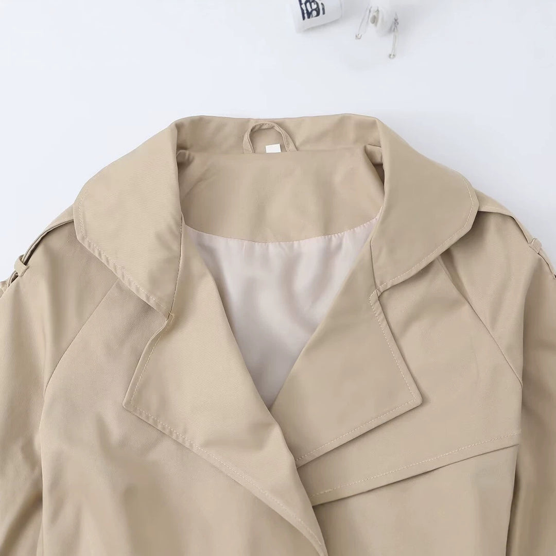 Damen Kurzer Taillierter Trench‑Blouson mit Kapuzenkragen, Schleifenbindegürtel und Raglanärmeln Echo Archiv