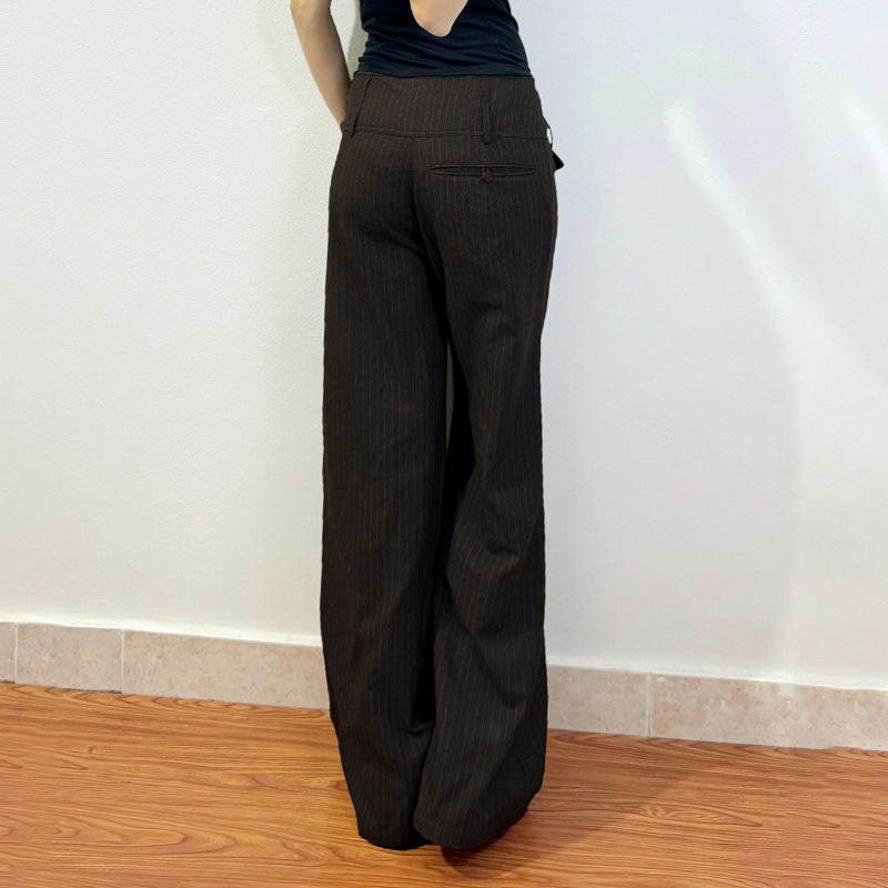 Damen Elegante weit geschnittene Streifenhose mit hoch sitzendem Bund und dekorativen Knopfdetails Echo Archiv