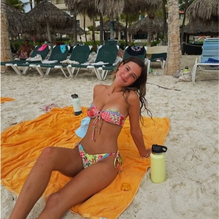Damen Bikini-Set mit trendigem Patchwork-Muster und verspielten Krawatten Echo Archiv