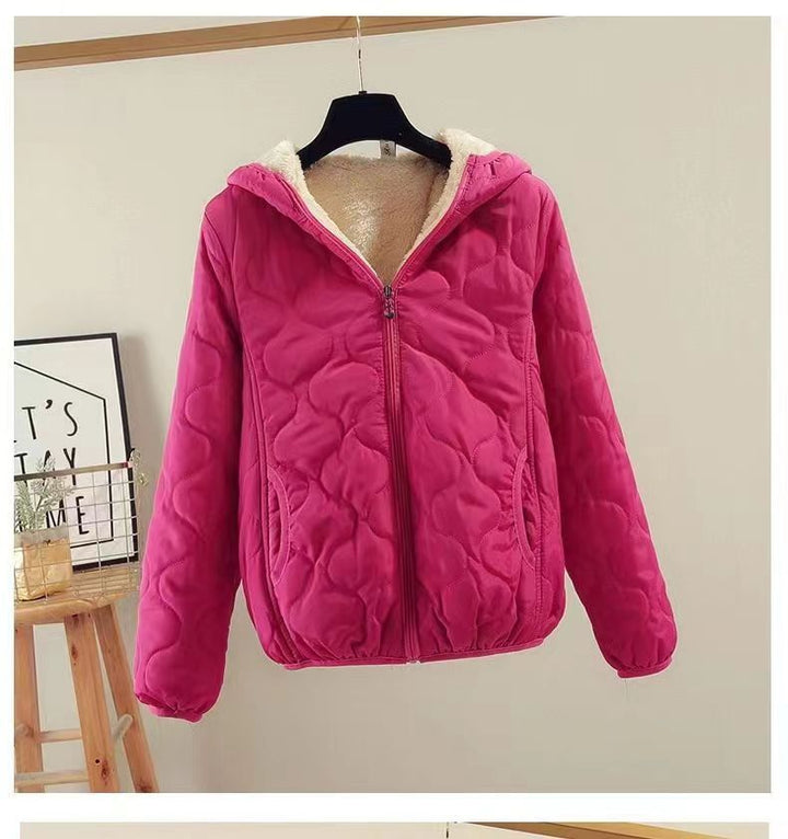 Damen nan gesteppte Kapuzenjacke mit Teddyfutter, wattierter Silhouette und dekorativem Herzquilting Echo Archiv