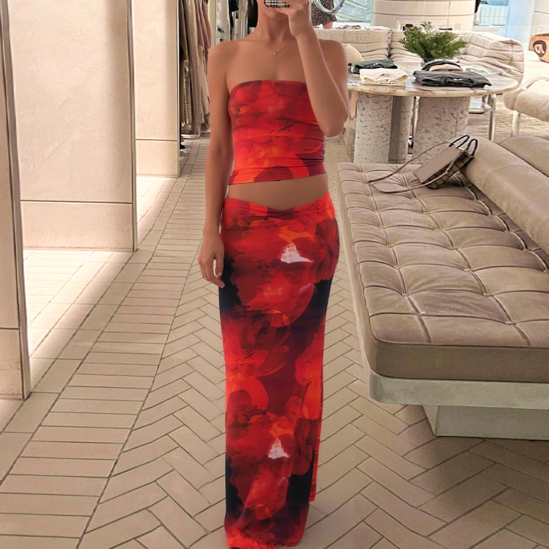 Damen Elegantes Strandkleid mit buntem Streifenmuster – Valéora