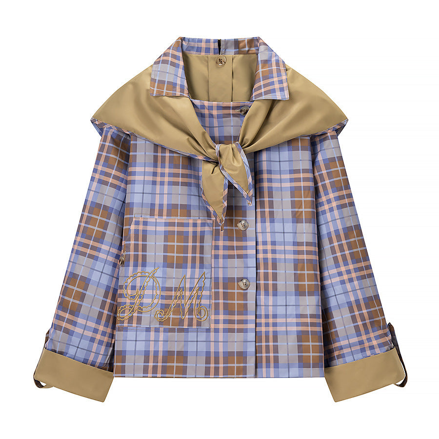 Damen Kurzjacke mit Karo-Kragen, Bindeschal und Monogramm-Tasche Echo Archiv