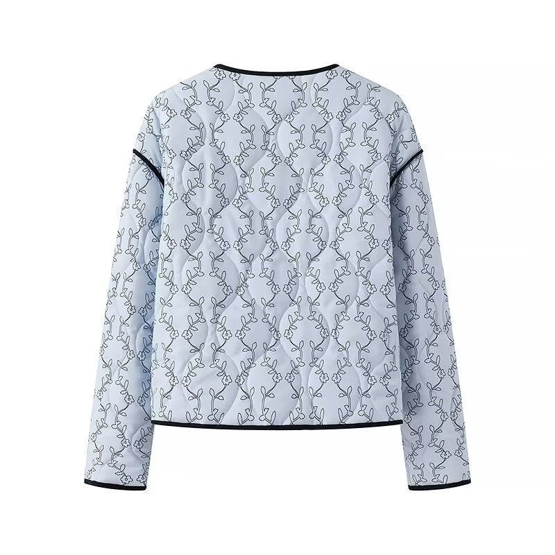 Damen gesteppte Kurzjacke mit V‑Ausschnitt, Kontrastpaspel und floraler Steppapplikation Echo Archiv