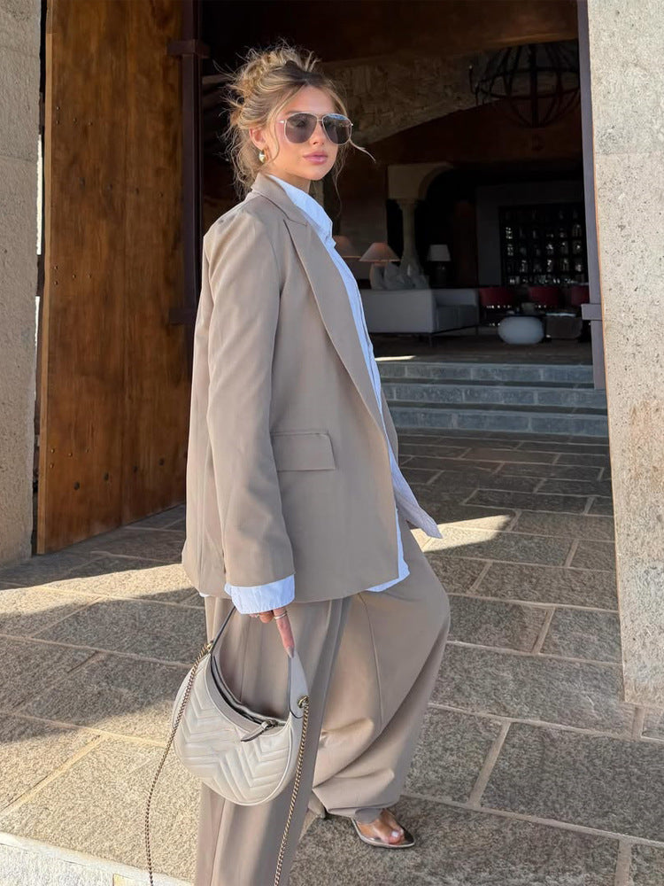 Damen Dreiteiliges Tailoring-Set mit Korsagen-Top, Oversized-Blazer und plissierter Weitbein-Hose Echoarchiv