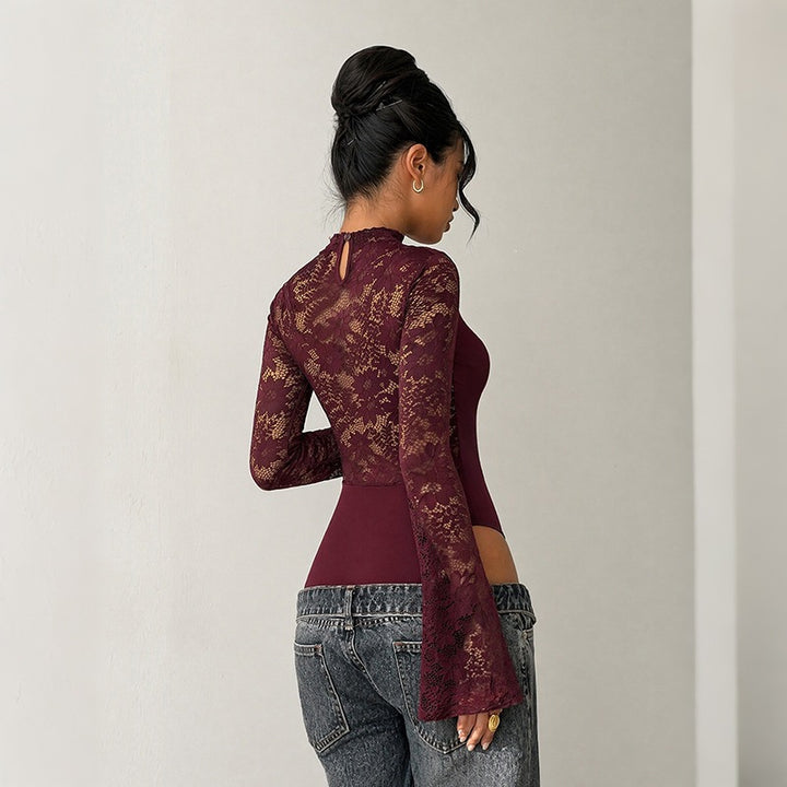 Damen Spitzen-Bodysuit mit Cut-Out, Carmen‑Optik und ausgestellten Trompetenärmeln Echoarchiv