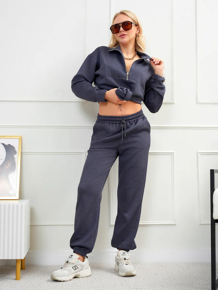 Damen nan gesteppter Loungeanzug mit halbem Reißverschluss und elastischer Komforthose Echo Archiv
