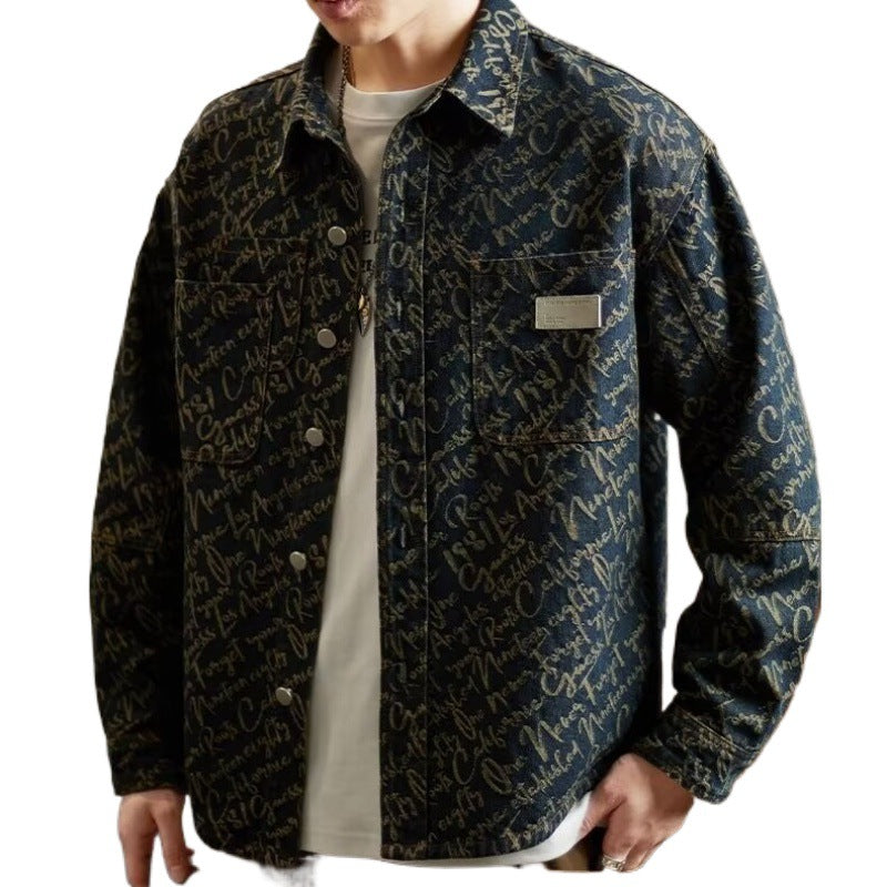 Herren Jeansjacke mit modernem Schriftmuster und praktischen Taschen Echoarchiv