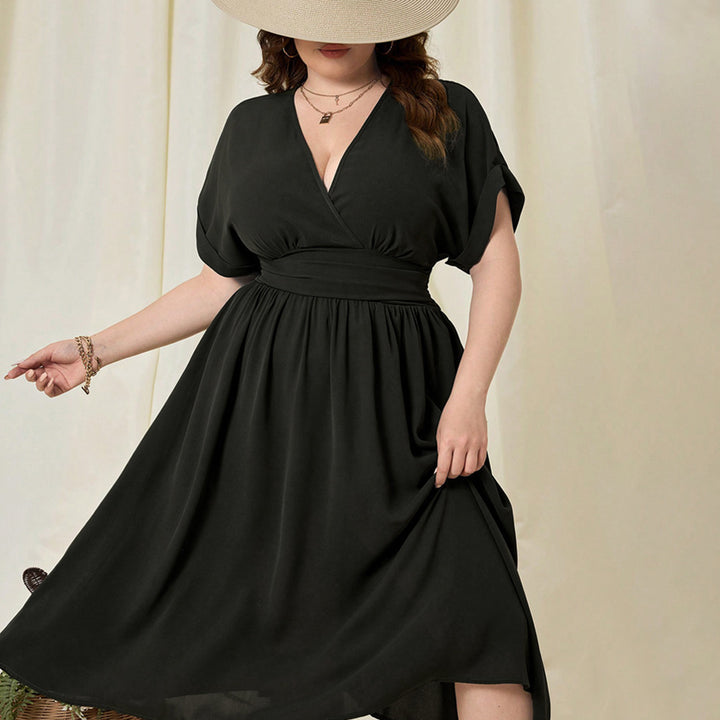 Damen Maxikleid mit elegantem Wickeldesign und fließendem Saum Echo Archiv
