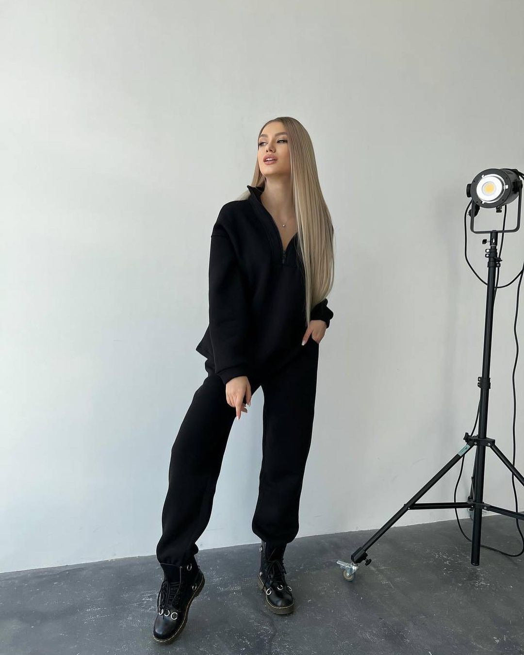 Damen Cropped-Sweatshirt-Set mit hohem Kragen und High-Waist-Jogginghose Echoarchiv