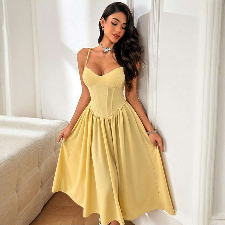 Damen elegantes Maxikleid mit taillierter Silhouette und feinen Trägern Echo Archiv