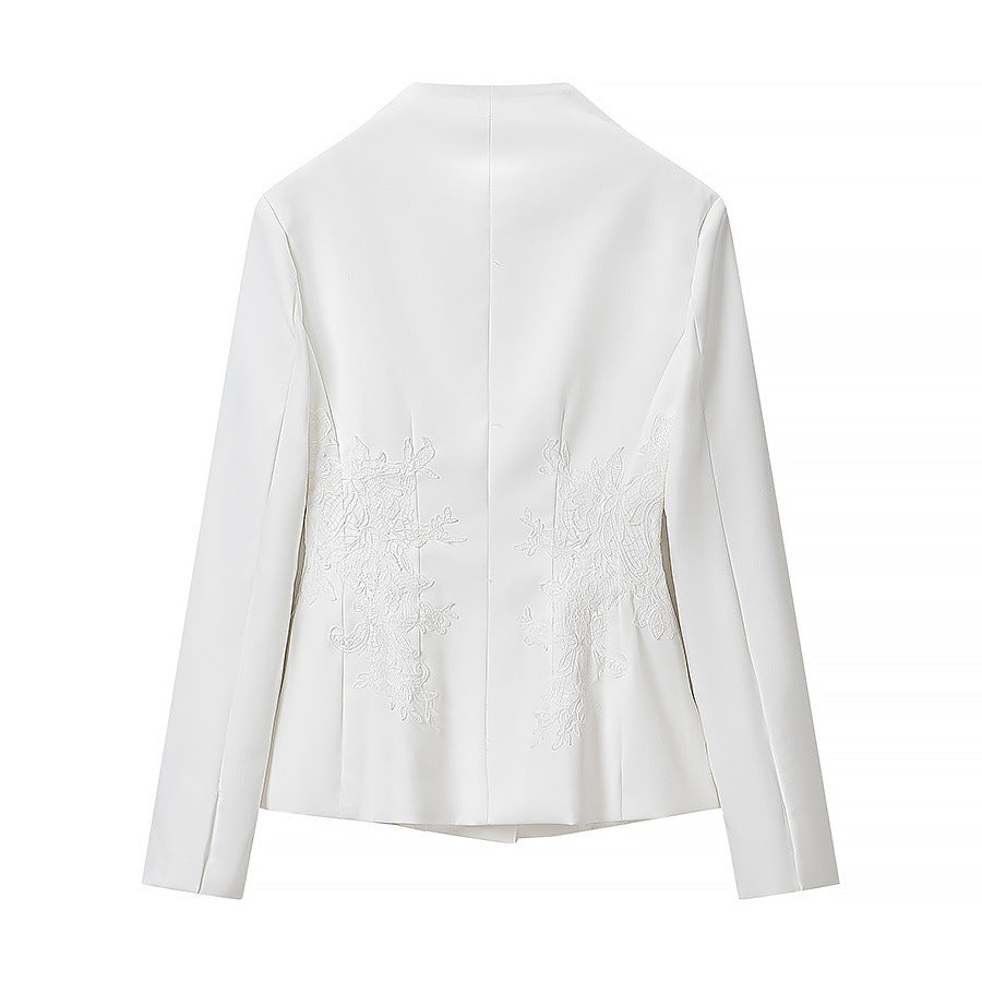 Damen Taillierte Kurzjacke mit Stehkragen und floraler Stickerei Echo Archiv