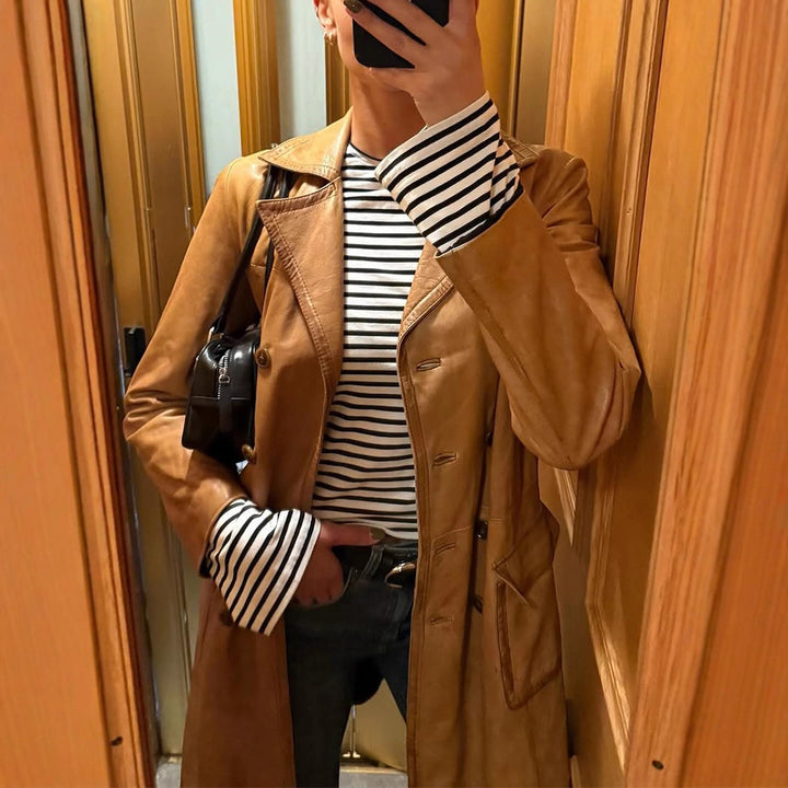 Damen Langer taillierter Leder‑Trenchcoat mit doppelreihiger Knopfleiste und Reverskragen Echoarchiv