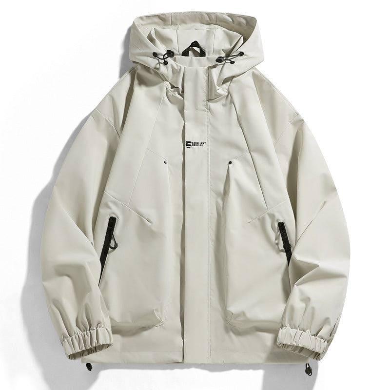 Herren Nano Wind- und wasserabweisende Kapuzenjacke mit ergonomischen Nähten, verstellbarem Saum und sicheren Reißverschlusstaschen – Taviero