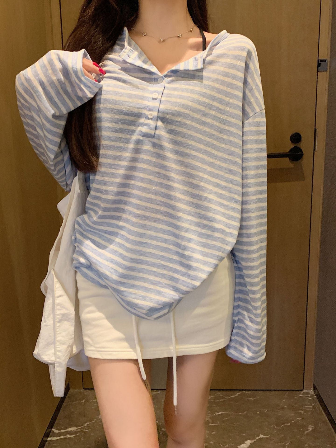 Damen Langarmshirt mit Knopfleiste und raffiniertem Streifenmuster Echoarchiv