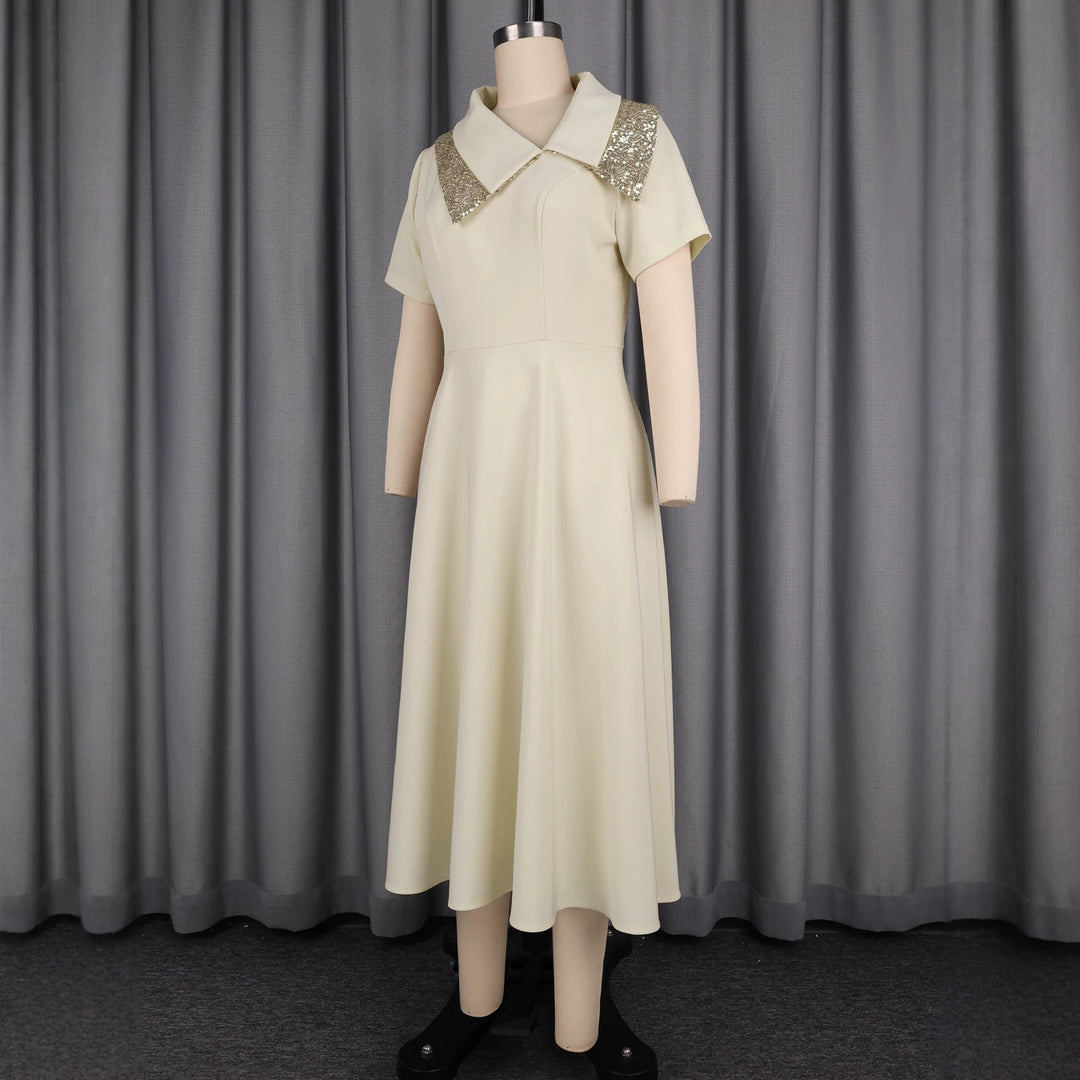 Damen Elegantes Kleid mit glamourösem Paillettenkragen Echo Archiv