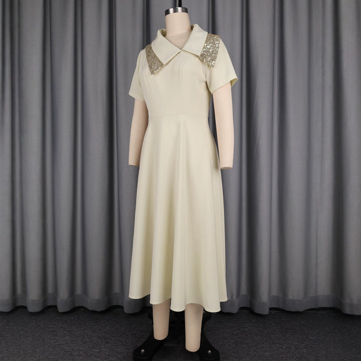 Damen Elegantes Kleid mit glamourösem Paillettenkragen Echo Archiv