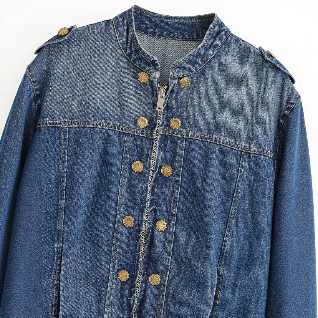 Damen Jeansjacke im Military‑Stil mit Stehkragen, doppelter Zierknopfleiste und Schulterklappen Echo Archiv