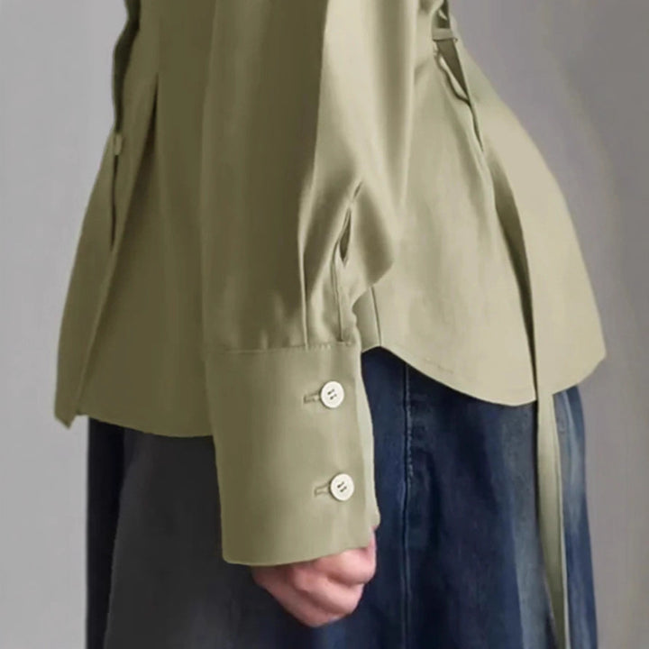 Damen Tailliertes Hemd mit Wiener Nähten, betonter Taille und extraweiten Manschetten – Maréline