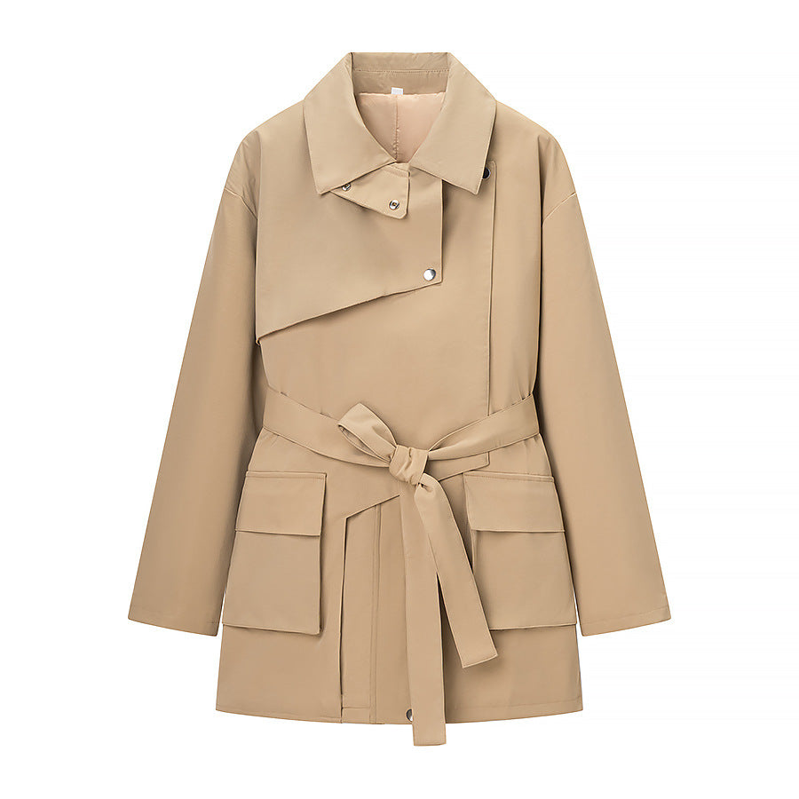 Damen Taillierte Übergangsjacke mit Stehkragen, Schultercape und Bindegürtel Echo Archiv