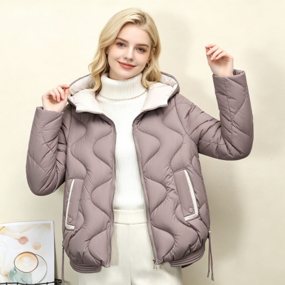 Damen wattierte Kurzjacke mit organischer Herzsteppung, abgerundetem Saum und paspelierten Pattentaschen – Célinea