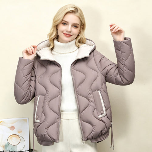 Damen wattierte Kurzjacke mit organischer Herzsteppung, abgerundetem Saum und paspelierten Pattentaschen – Célinea