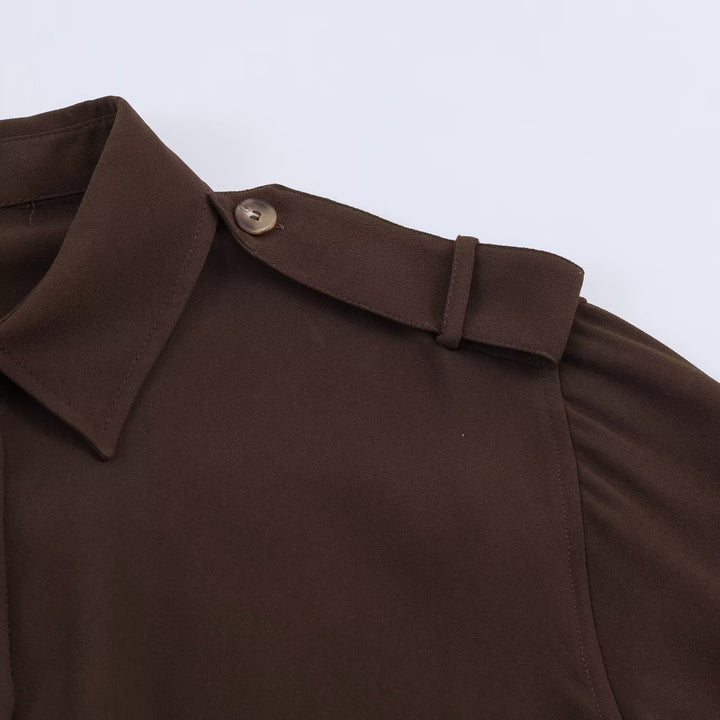 Damen Cropped-Bluse mit Schulterklappen und taillierter Drapierung Echoarchiv