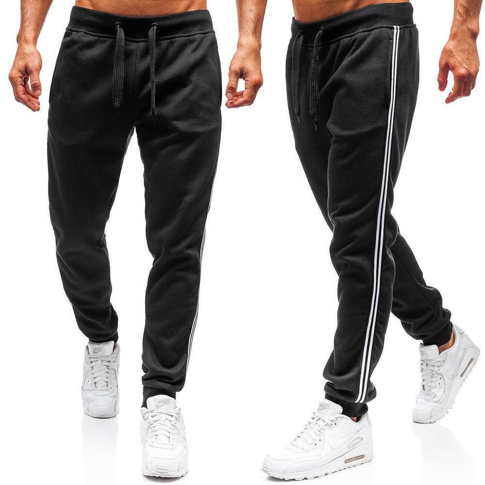 Herren Sportliche Jogginghose mit seitlichen Kontraststreifen Echoarchiv
