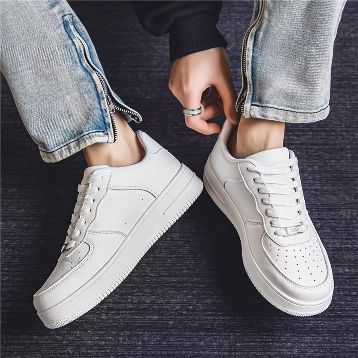 Unisex minimalistische Court-Sneaker mit perforierter Zehenkappe und gepolstertem Komfortfußbett – Norré