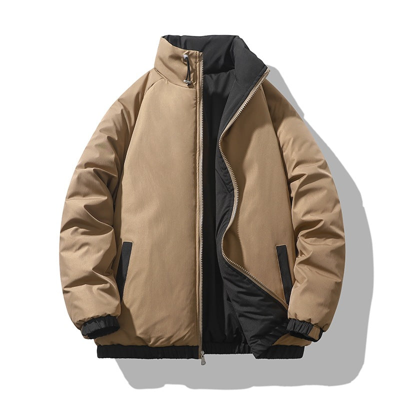 Herren Kurz geschnittene Thermo-Pufferjacke mit hohem, verstellbarem Stehkragen und kontrastierter Innenfütterung Echoarchiv