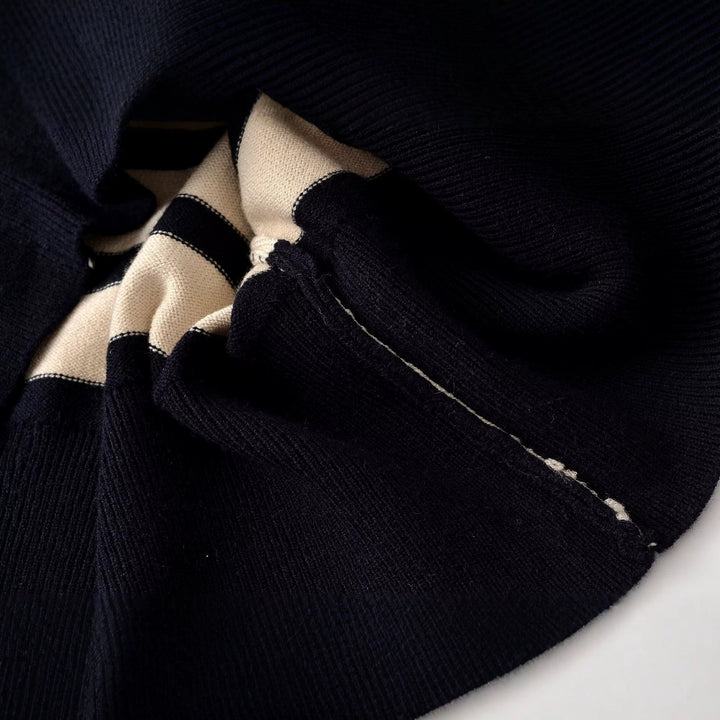 Damen Gestreifter Strickpullover mit halbem Reißverschluss und Stehkragen Echoarchiv