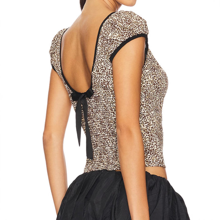 Damen Figurbetontes Cropped-Top mit Leoprint, Quadratausschnitt & Kontrastpaspel – Avérine
