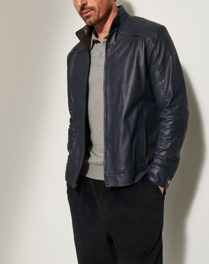 Herren modische Lederjacke mit klassischem Stehkragen und eleganten Akzenten Echoarchiv
