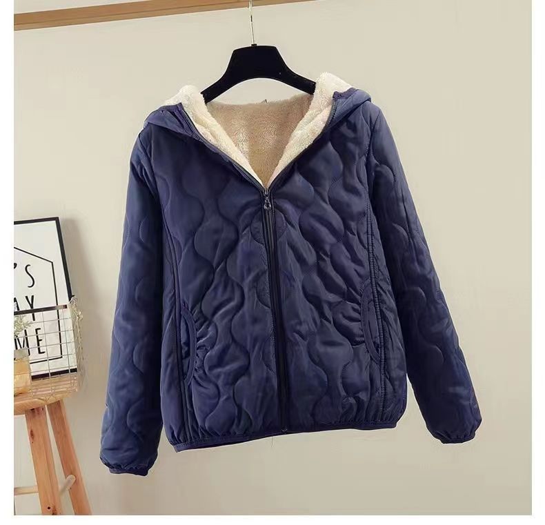 Damen nan gesteppte Kapuzenjacke mit Teddyfutter, wattierter Silhouette und dekorativem Herzquilting Echo Archiv