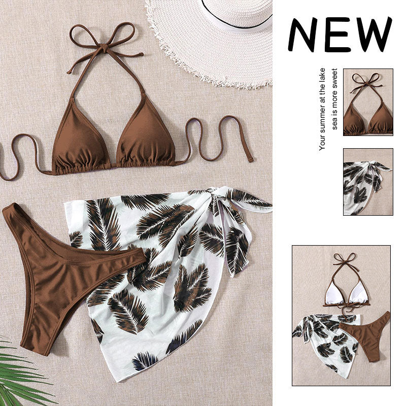 Damen Triangel-Bikini mit einem trendigen Blätter-Muster und einem lässigen Wickelrock Echo Archiv
