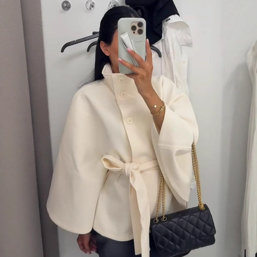 Damen nan weite Cape-Jacke mit Stehkragen, verdeckter Knopfleiste und Bindegürtel Echo Archiv
