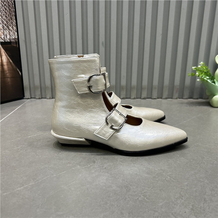 Damen Spitz zulaufende Ankle-Boots mit Doppelriemen, Schnallen und niedrigem Blockabsatz – Varelle