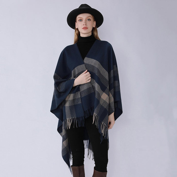 Damen Grobgewebte Cape‑Ruana im Oversize mit verlaufendem Karomuster und Fransensaum Echo Archiv
