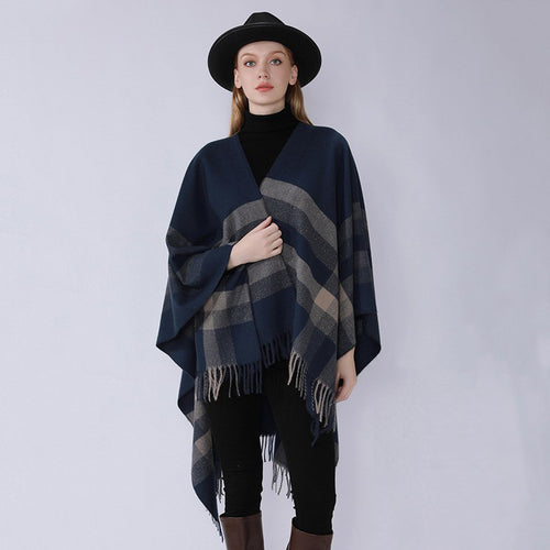 Damen Grobgewebte Cape‑Ruana im Oversize mit verlaufendem Karomuster und Fransensaum Echo Archiv