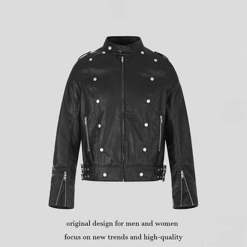 Damen Kurz geschnittene Lederoptik-Bikerjacke mit Stehkragen, Zierdruckknöpfen und Seitenriemen Echoarchiv