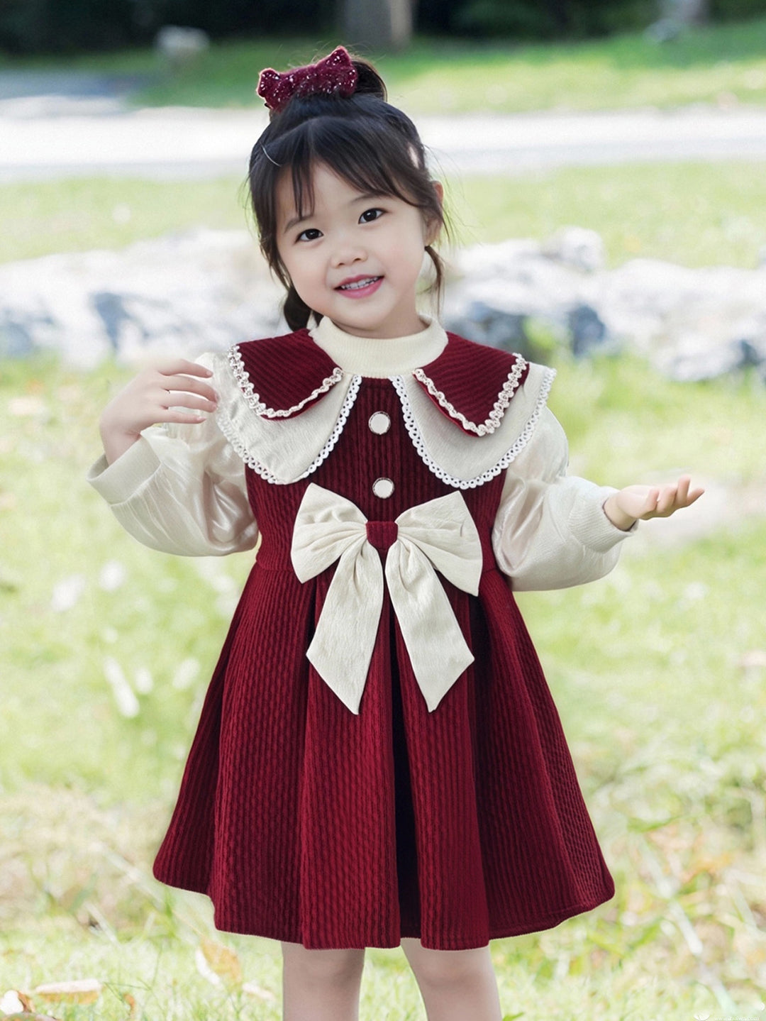 Mädchen Kleid mit festlichem Kragen und Schleifendetail Echo Archiv