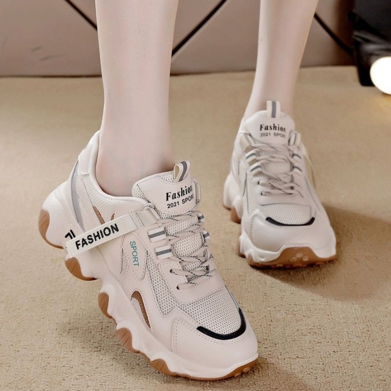 Damen Sportliche Sneaker mit atmungsaktiver Mesh-Oberfläche und dämpfender Laufsohle Echo Archiv