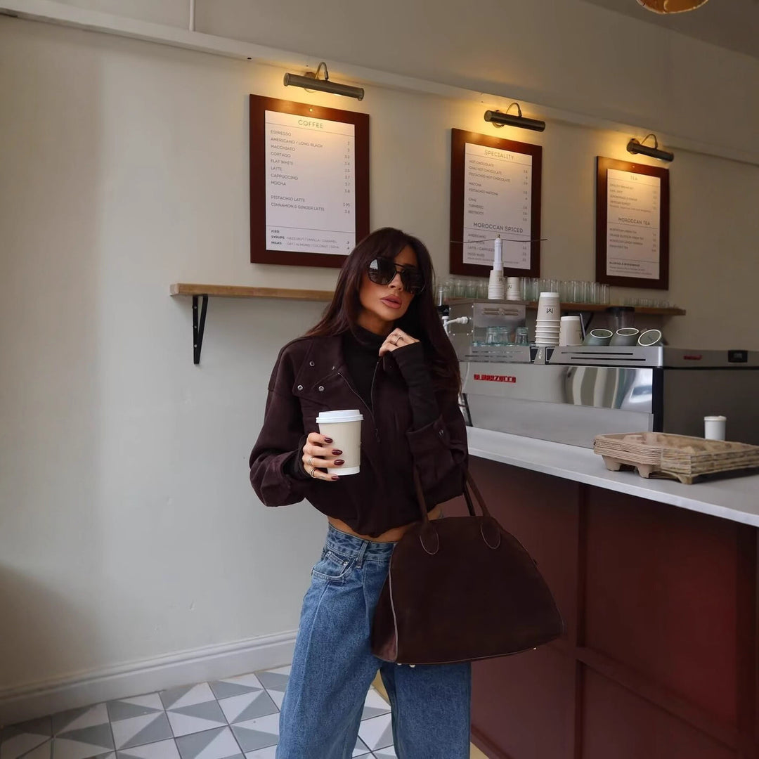 Damen Kurze Boxy‑Jacke in Velourslederoptik mit hohem Funnelkragen Echoarchiv