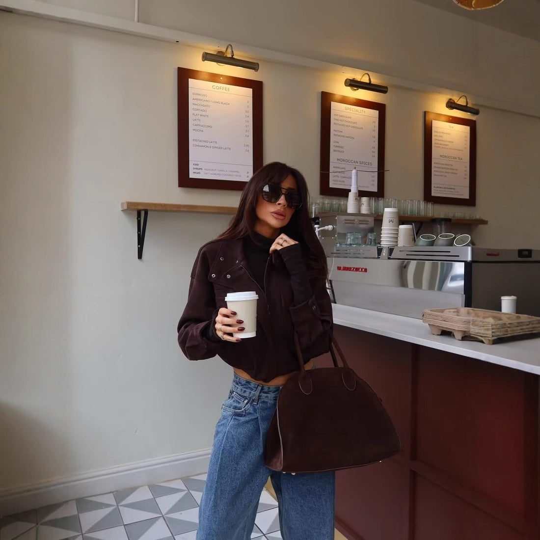 Damen Kurze Boxy‑Jacke in Velourslederoptik mit hohem Funnelkragen Echoarchiv